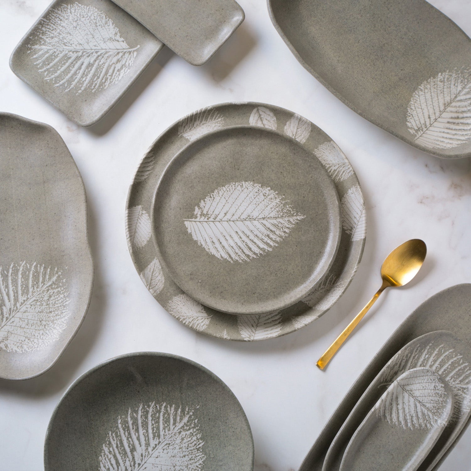 20 Pc. Dinnerware Set